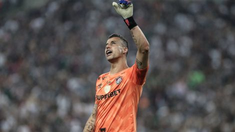 Fábio vira jogador com mais partidas disputadas no futebol mundial