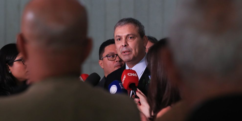 Lindbergh Farias pede prisão preventiva de Jair Bolsonaro ao STF