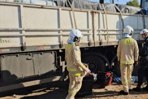 Motoboy morre após cair entre os rodados de carreta na PR-317, em Maringá