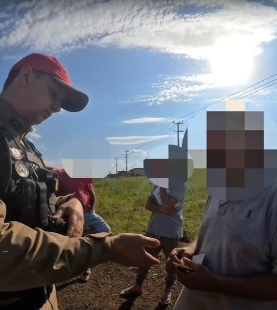 Motorista é preso por tentar subornar policiais no Paraná; flagrante foi registrado em vídeo