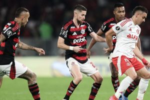 Nacional acompanha duelo final entre Inter e Fla pela Libertadores