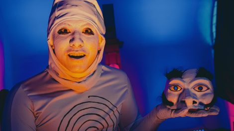 Teatro do Alvorecer estreia “Ubu Shogun”, monólogo que revisita clássico francês, em Maringá