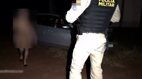 abordagem de PM dura menos de um minuto antes de virar cena de sexo em viatura no PR; veja vídeo