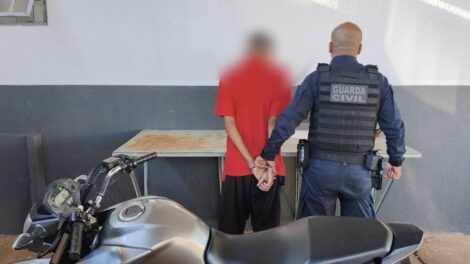 Adolescente de 15 anos é apreendido com moto furtada em Maringá