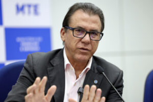 Ano eleitoral não impede redução da jornada de trabalho, diz ministro