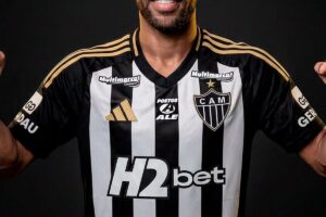Atlético-MG anuncia o lateral-esquerdo Renan Lodi