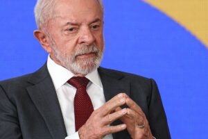 Balanço: Lula comemora mudança no imposto de renda e queda da inflação