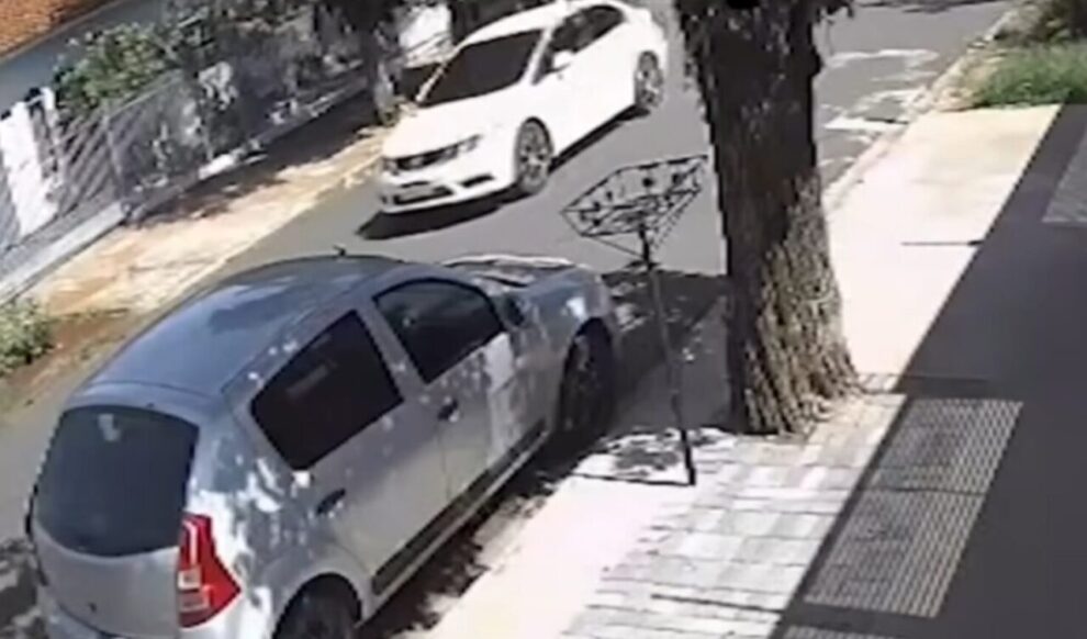 Câmera registra momentos que antecederam execução de jovem com mais de 54 tiros em Maringá