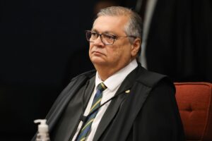 Dino suspende trecho de PL que libera emendas do orçamento secreto