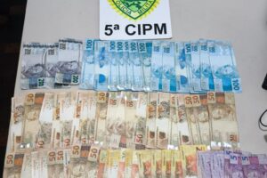 Dupla é presa com dinheiro falso e levada para a PF em Maringá