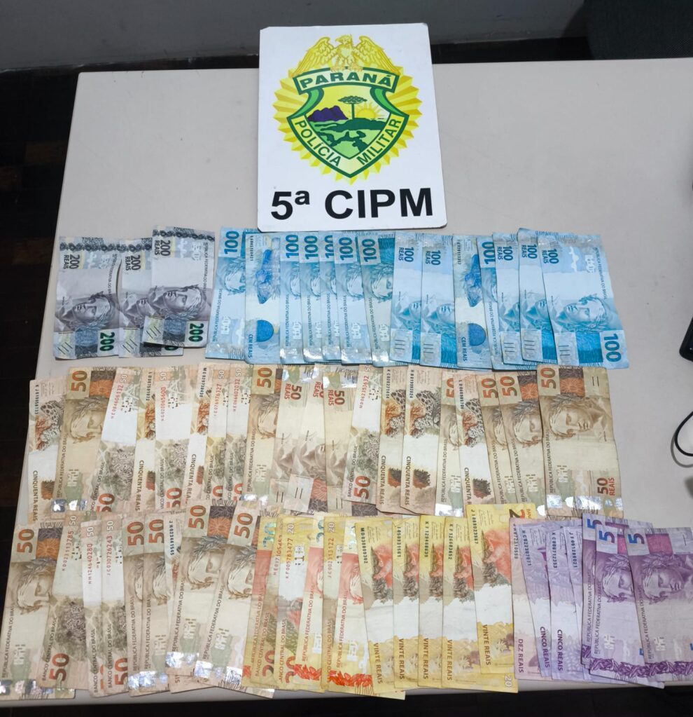 Dupla é presa com dinheiro falso e levada para a PF em Maringá