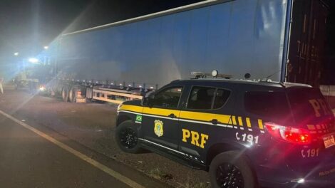 Motorista bêbado faz manobras perigosas com caminhão e é detido pela PRF na BR-277; vídeo