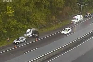 policiais são atropelados durante atendimento de acidente em SC