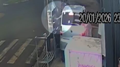 Após furto de espetinho e fuga de posto, polícia identifica adulteração em placa de veículo em Maringá