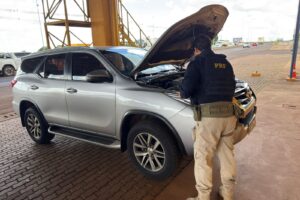 Caminhonete furtada em São Paulo é recuperada pela PRF em cidade do PR