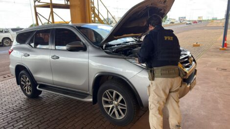 Caminhonete furtada em São Paulo é recuperada pela PRF em cidade do PR