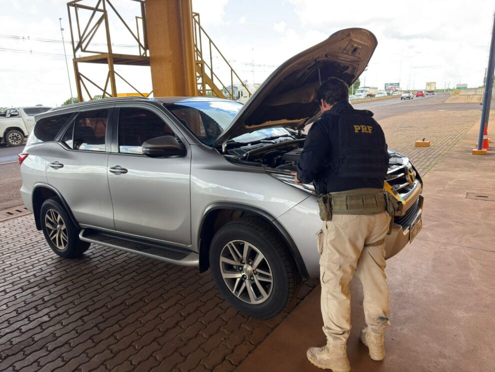 Caminhonete furtada em São Paulo é recuperada pela PRF em cidade do PR