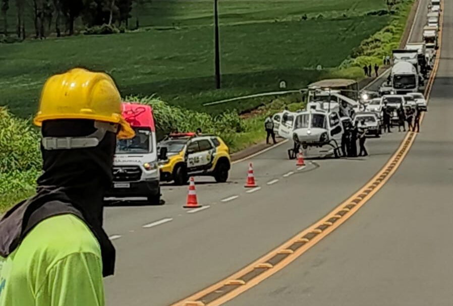 Dois policiais ficam feridos após viatura capotar na PR-444, em Apucarana