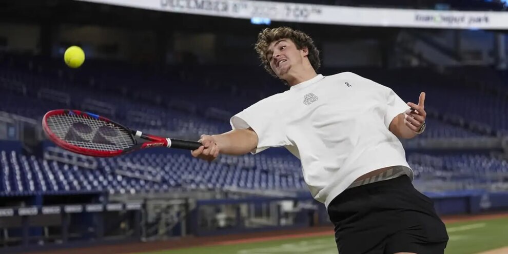 Dores lombares tiram João Fonseca de mais um torneio na Austrália