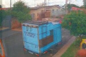 Homem é flagrado agredindo filhotes de cachorros e acaba preso em Maringá