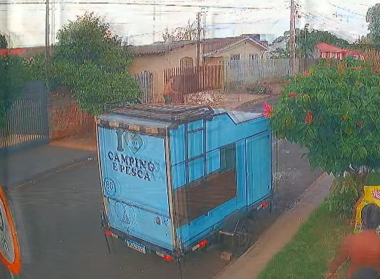 Homem é flagrado agredindo filhotes de cachorros e acaba preso em Maringá