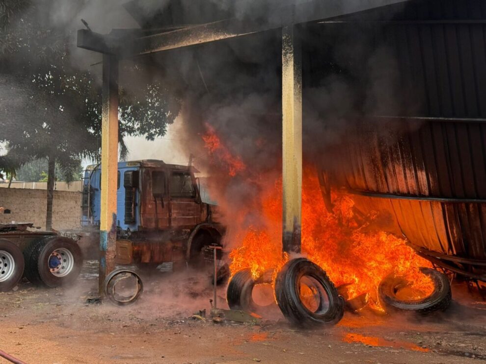 Homem é preso na região por incêndio criminoso em borracharia às margens da PR-317; vídeo