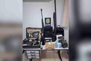 Homens jogam bolsas com R$ 1,2 milhão pela janela durante ação policial no Paraná