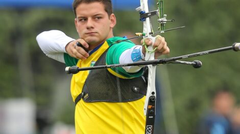 Marcus D'Almeida é bronze em etapa do mundial de tiro com arco indoor