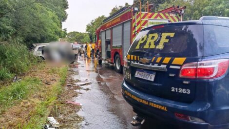 Mulher de 20 anos morre após colisão na BR-376, em Guairaçá