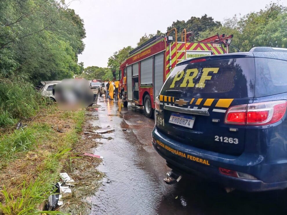 Mulher de 20 anos morre após colisão na BR-376, em Guairaçá
