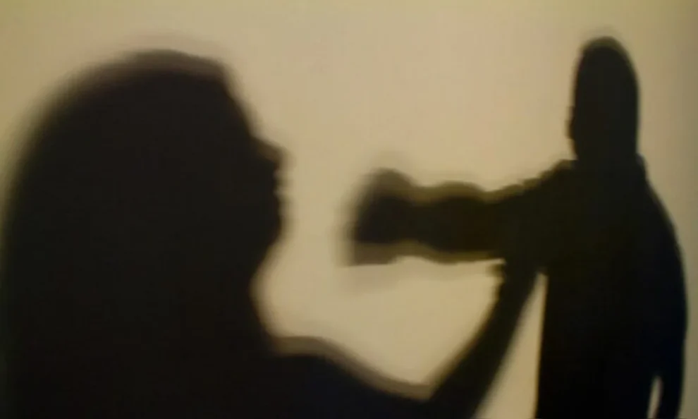 Mulher é agredida com socos no rosto ao flagrar ex em momento íntimo no PR