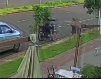 Mulher é assaltada à mão armada em Maringá; veja o vídeo