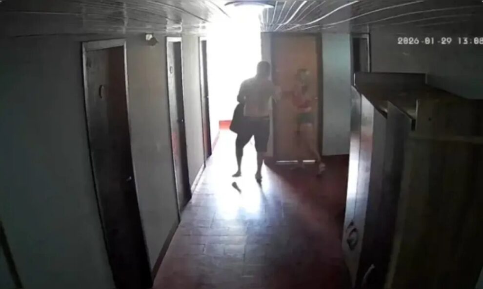 Mulher é resgatada após duas semanas em cárcere privado em hotel de Londrina