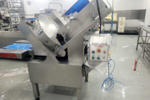 Mulher tem dedos amputados ao prender mão em máquina de corte de frios, em Maringá