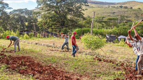 Na Bahia, Lula diz que pretende se reunir com direção do MST