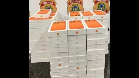 PF apreende mais de 100 iPhones escondidos em malas no aeroporto de Foz do Iguaçu