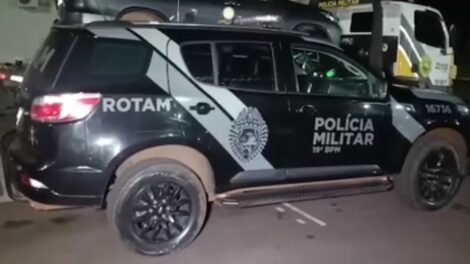 Perseguição com tiros na BR-467 termina com casal preso; mulher é estudante de Direito, diz PM