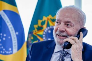 Por telefone, Lula e Macron conversam sobre criação de Conselho da Paz
