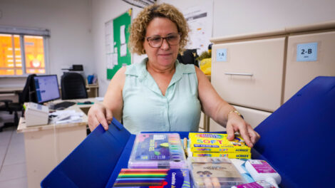 Prefeitura inicia entrega de kits de materiais escolares nas unidades educacionais