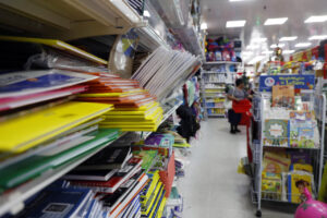 Procon-PR divulga cartilha com orientações para compra de material escolar