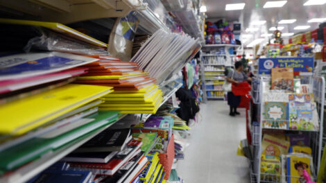 Procon-PR divulga cartilha com orientações para compra de material escolar