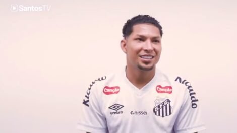 Santos anuncia contratação do atacante Rony por três temporadas