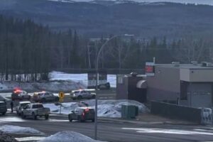 Ataque a tiros em escola no Canadá deixa 10 mortos e 25 feridos; atiradora também morreu