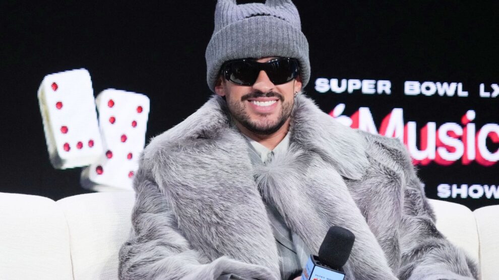 Bad Bunny, vencedor do Grammy e crítico de Trump, canta no Super Bowl
