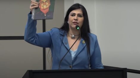 Câmara de Maringá declara inconstitucional e arquiva projeto sobre placas com os 10 mandamentos