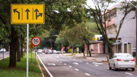 Cruzamento da Avenida São Paulo com a Avenida JK, em Maringá, passa a ter nova organização de conversões