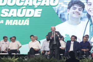 Em Mauá, Lula anuncia Instituto Federal, UBS e reajuste na merenda