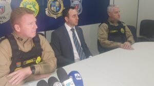 Em coletiva, agentes detalham Operação Armeiro que prendeu três policiais de Maringá