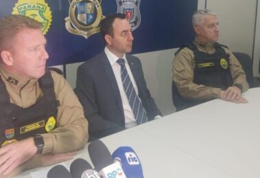Em coletiva, agentes detalham Operação Armeiro que prendeu três policiais de Maringá