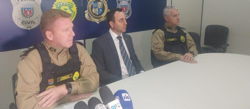 Em coletiva, agentes detalham Operação Armeiro que prendeu três policiais de Maringá